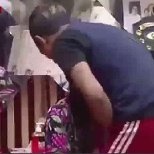 bigg boss 11 arshi touches the private parts of aakash dadlani