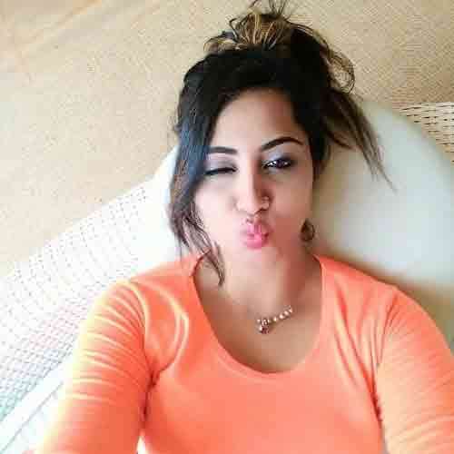 bigg boss 11 arshi khan pr charges actress gehna of 1 crore rupees