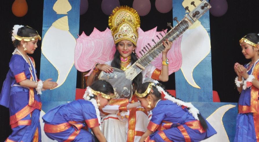 बचपन प्ले, एकाडमिक हिल्स के मेधावी नवाजे