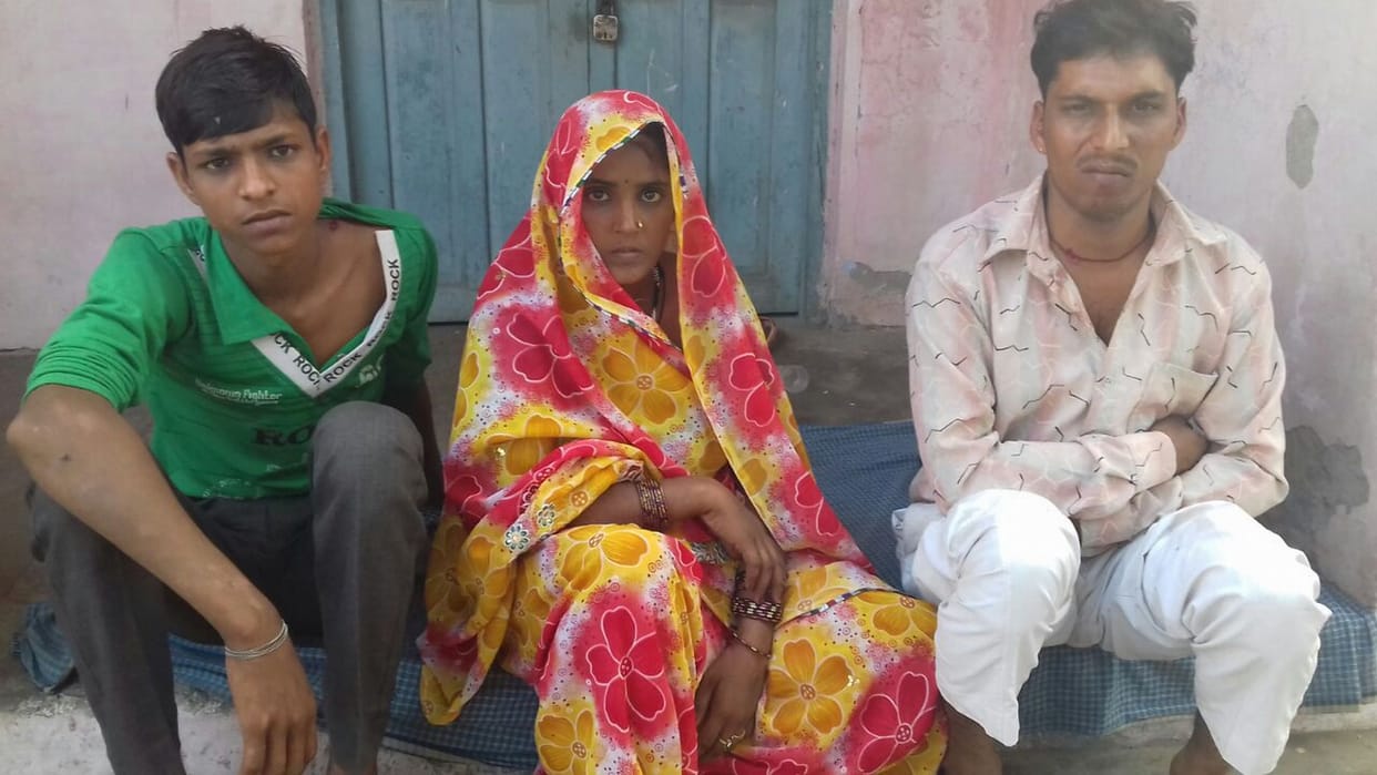 गंगा नहाने जाते लोगों पर फायरिंग