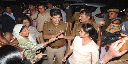 Encounter : Police shot dead 20 thousand prize crooks