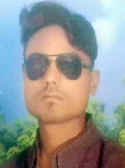 अज्ञात वाहन की टक्कर से बाइक सवार की मौत, दो घायल