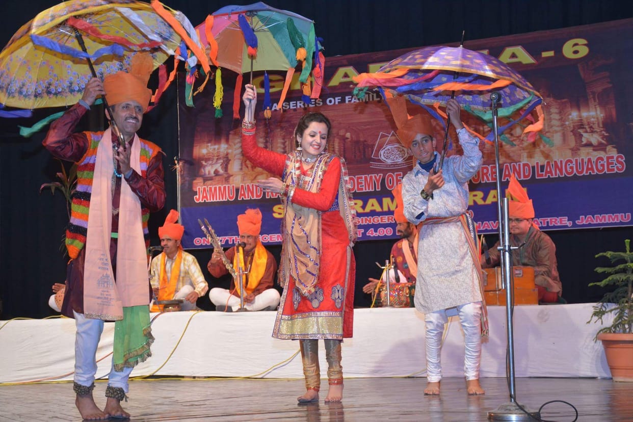 saras perform on dugger culture songs and dance in different place of country