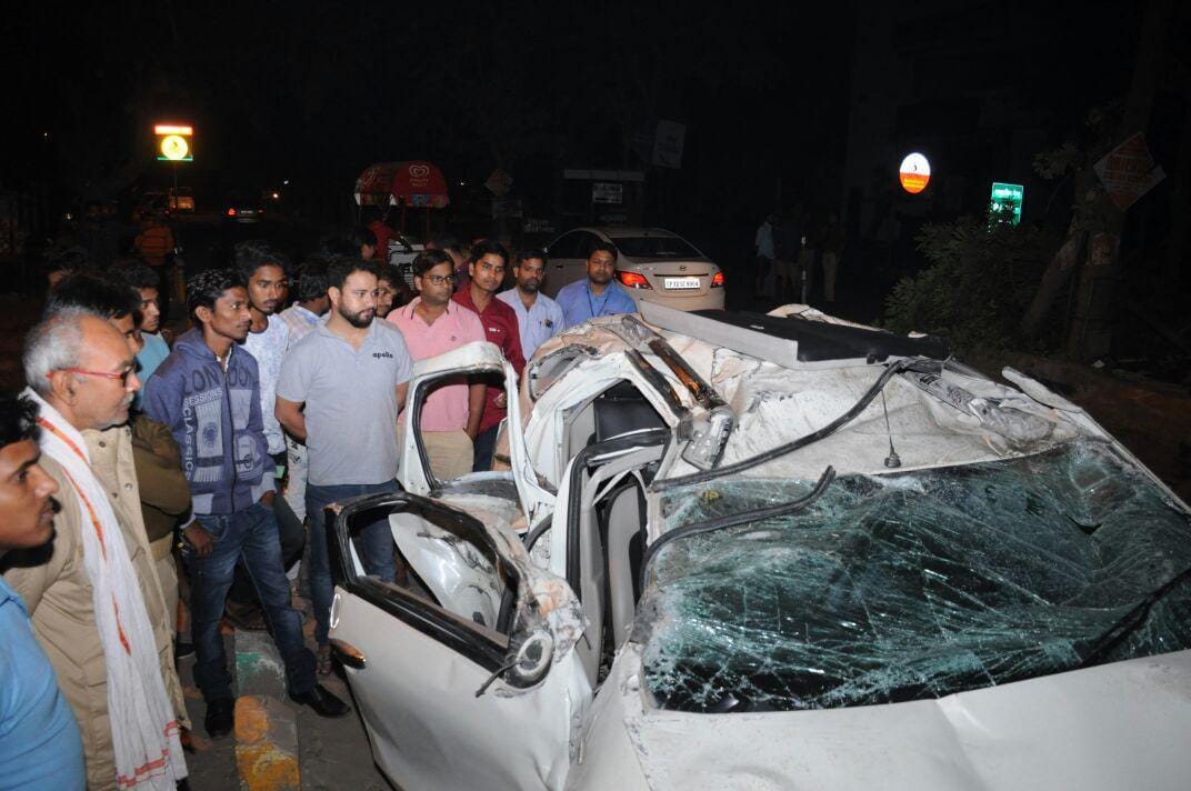 accident in vibhootikhand in Lucknow.