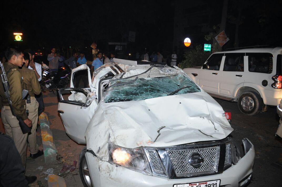 accident in vibhootikhand in Lucknow.
