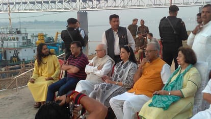 lal krishna advani gets emotional during varanasi visit