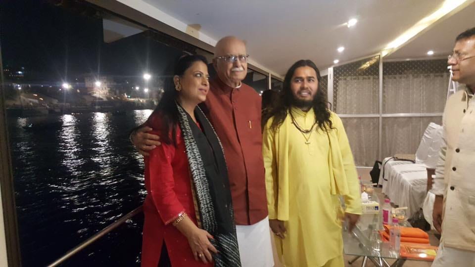 lal krishna advani do worship in kashi vishwnath temple