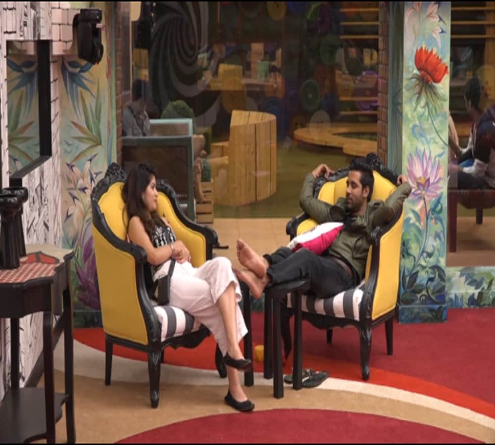 bigg boss contestant sapna chaudhary revealed puneesh and bandagi's love relation to priyank
