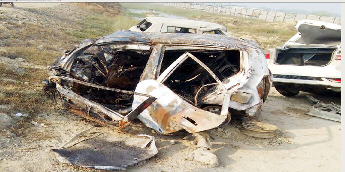 car collided with dividers, six burnt alive