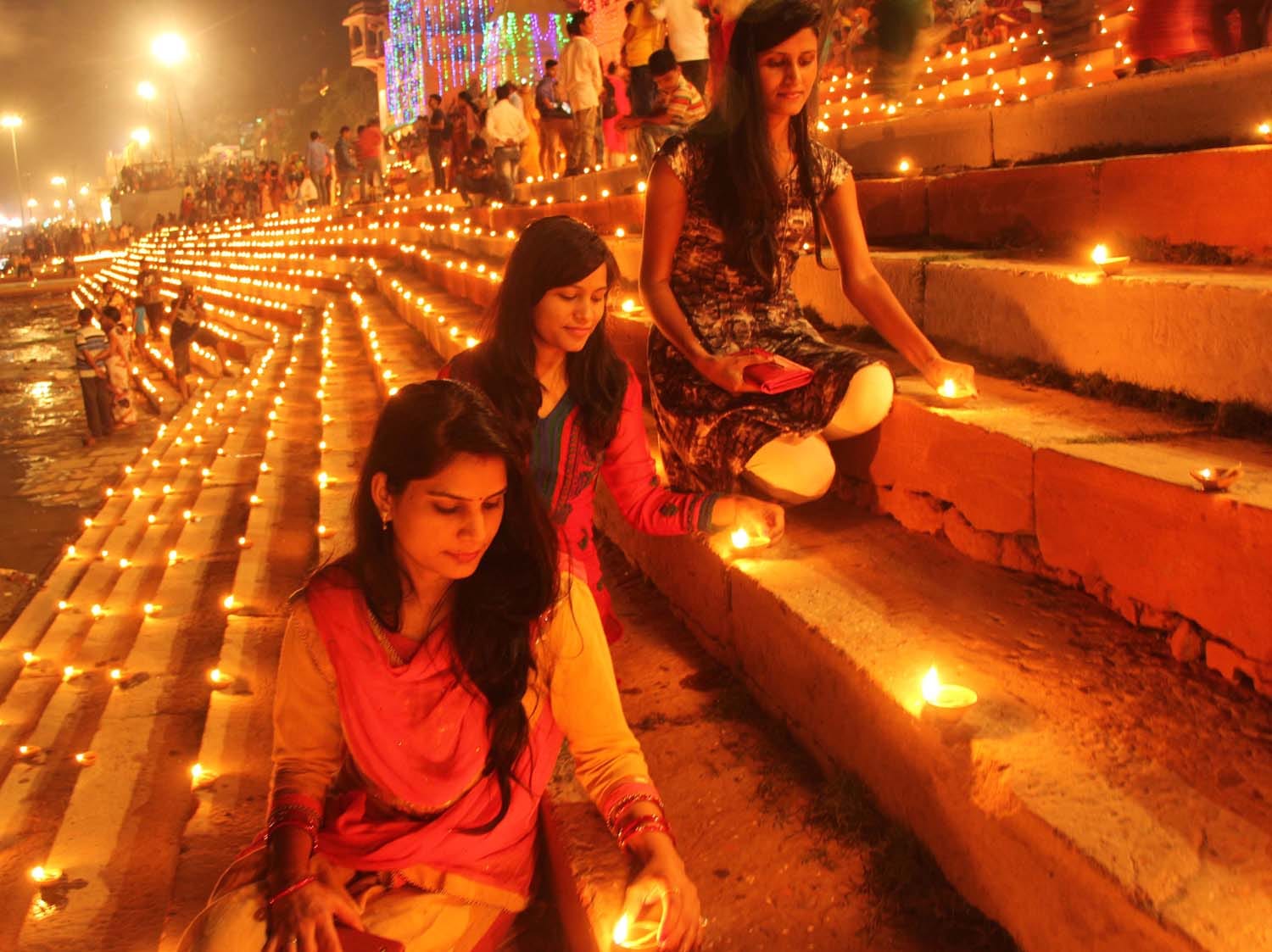 significance of dev deepawali at varanasi