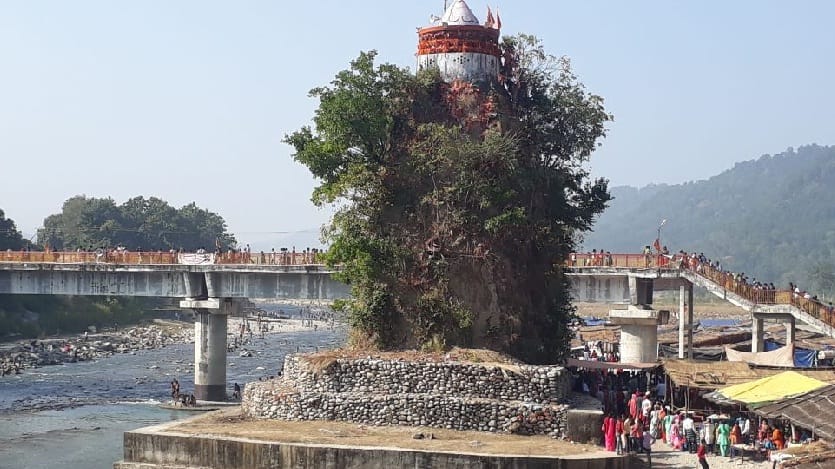 Dip on the faith of Kartik Purnima