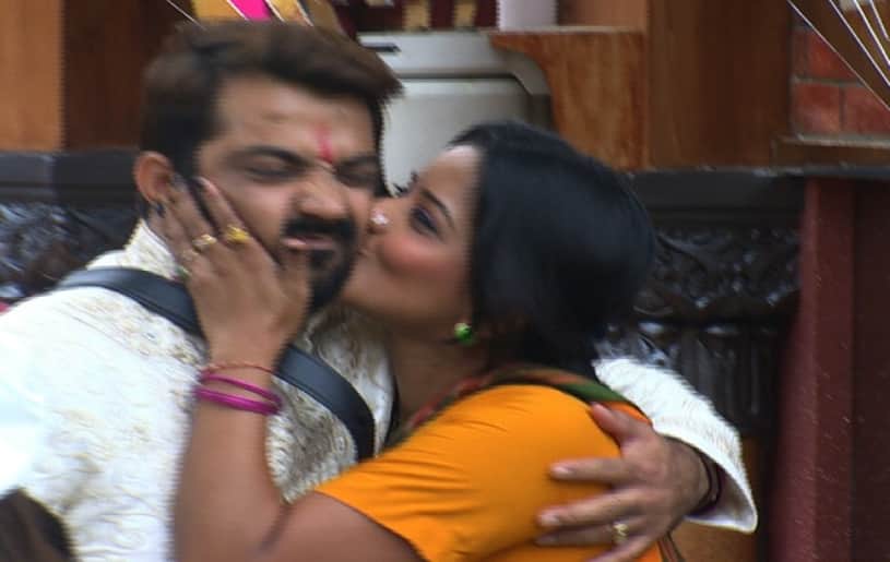 those contestant who caught in camera while kissing is bigg boss house