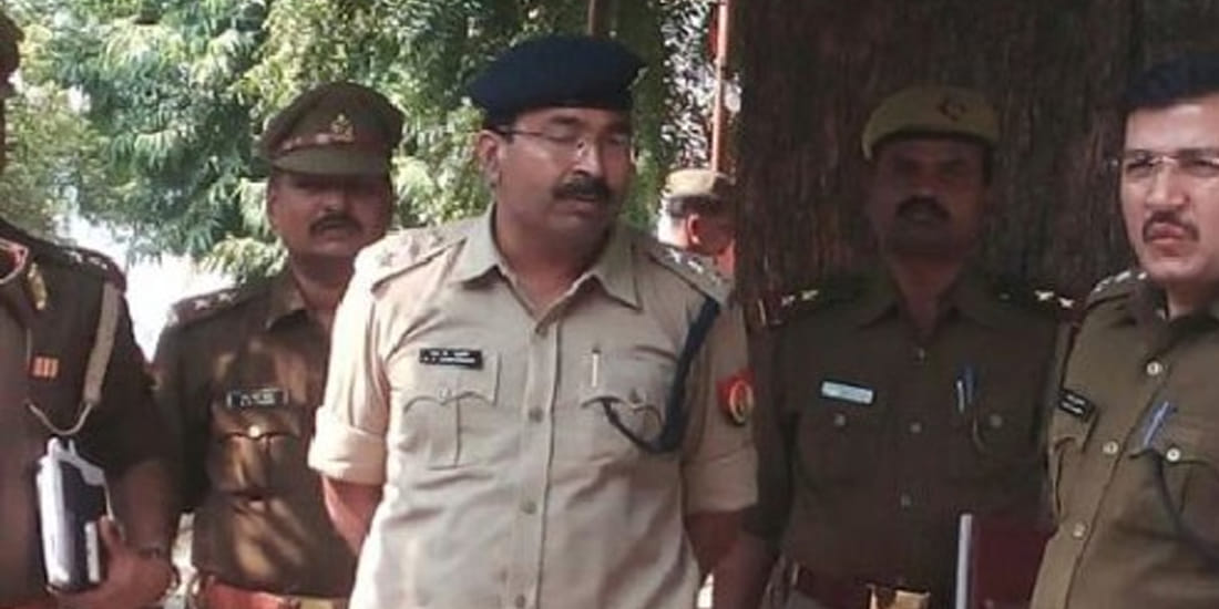 Thieves attacked police, injured stones