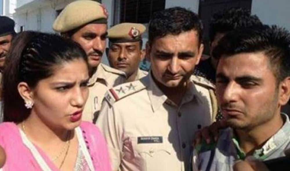 Truth Behind Viral Photos Of Bigg Boss 11 Contestant Sapna Chaudhary  Arrest At Fatehabad Hotel