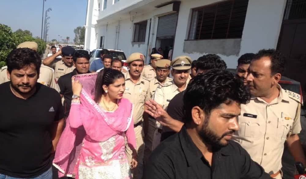 Truth Behind Viral Photos Of Bigg Boss 11 Contestant Sapna Chaudhary  Arrest At Fatehabad Hotel