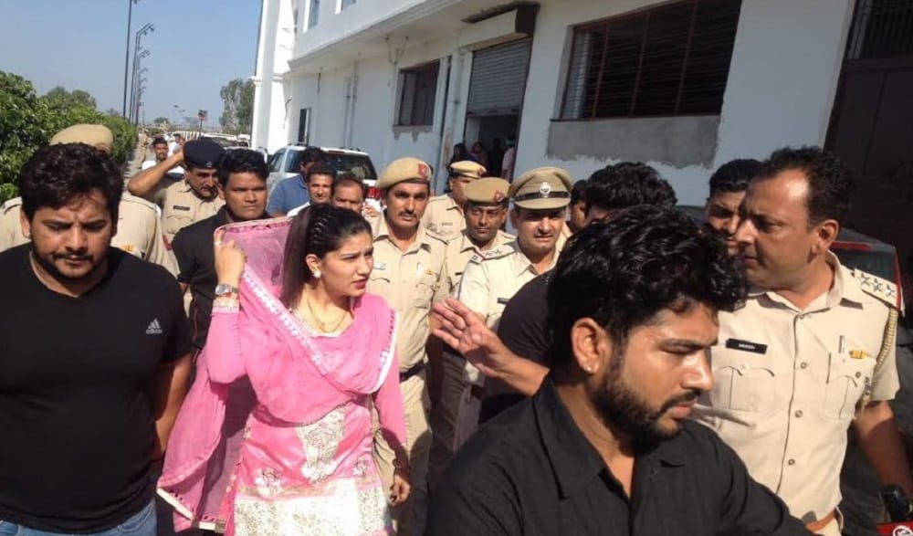 Truth Behind Viral Photos Of Bigg Boss 11 Contestant Sapna Chaudhary  Arrest At Fatehabad Hotel