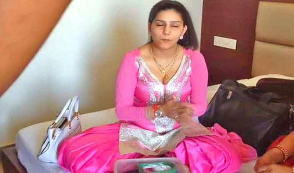 Truth Behind Viral Photos Of Bigg Boss 11 Contestant Sapna Chaudhary  Arrest At Fatehabad Hotel