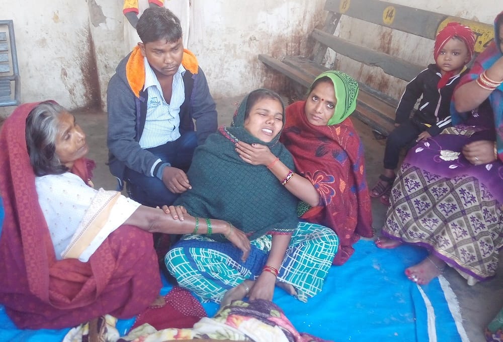 चढ़ते वक्त चल पड़ी ट्रेन से झटका लगने पर गिरे युवक की मौत