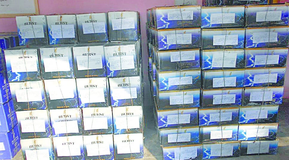 Potato sacks caught 335 bottles of liquor brought to light