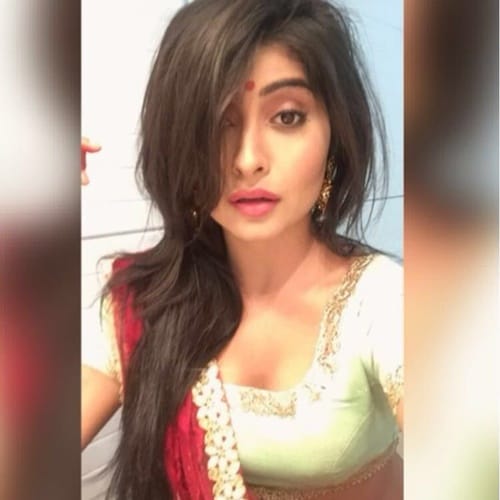 Actress Yukti Kapoors sari caught fire during a romantic scene on set of Agnifera 