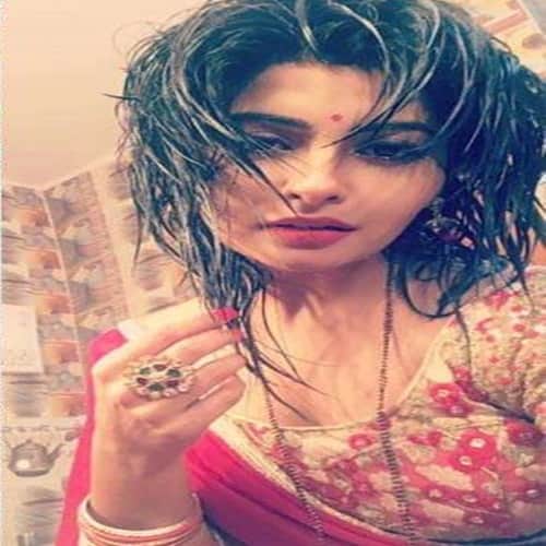 Actress Yukti Kapoors sari caught fire during a romantic scene on set of Agnifera 