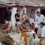 अबू जैद के परिजन से जानकारी लेती पुलिस टीम