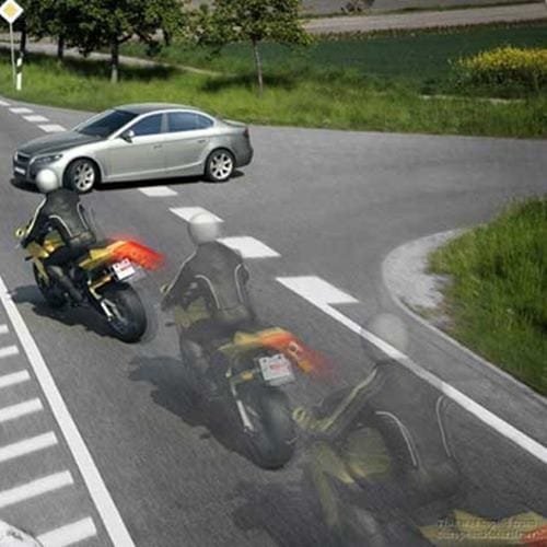 बाइक्स और कारों में आने वाला Abs कैसे करता है काम? जानिए इसके फायदेनुकसान Antilock Braking