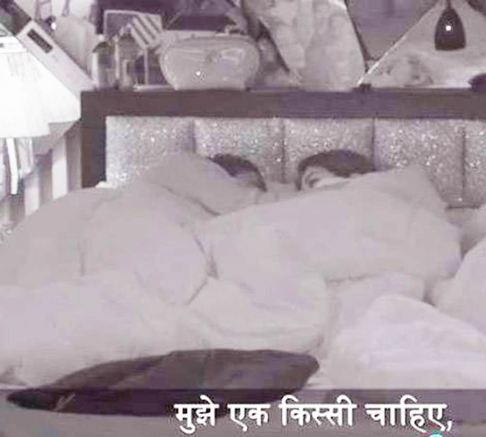 fans angry on puneesh and bandagi liplock scene bigg boss show