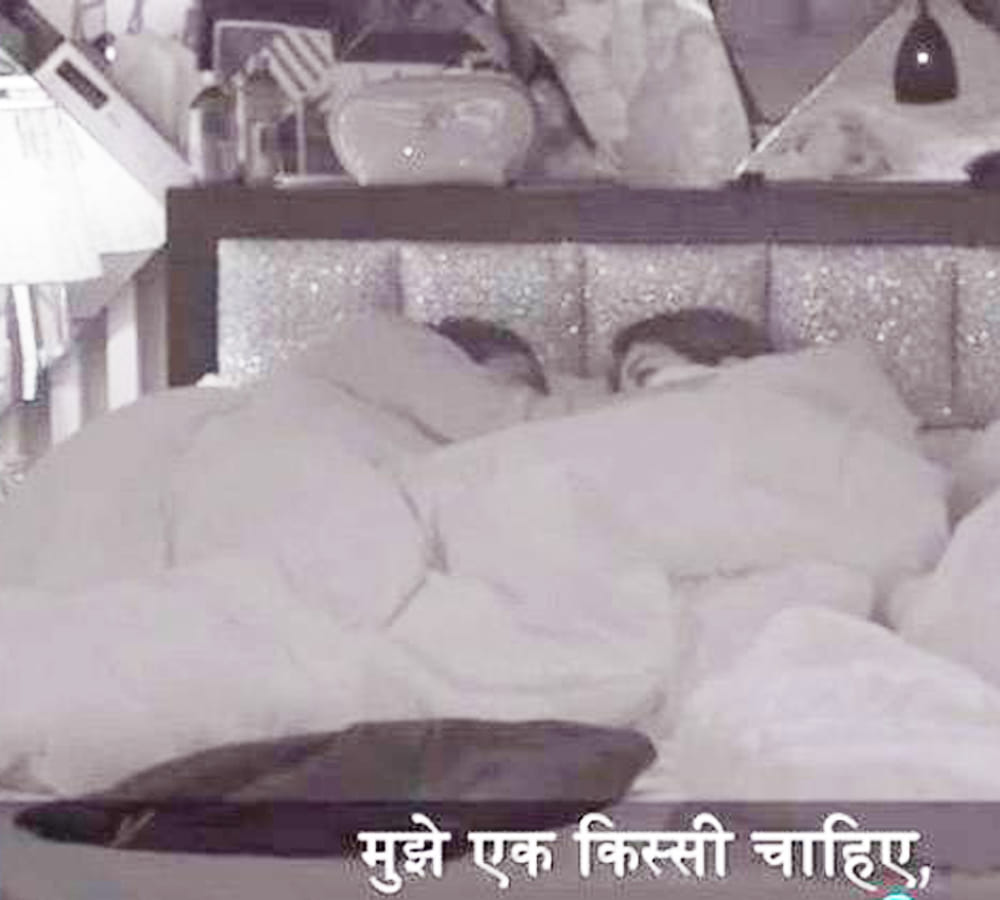 fans angry on puneesh and bandagi liplock scene bigg boss show