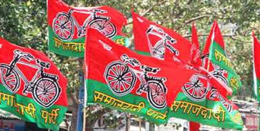 सपा ने तीन नेताओं को निकाला, एक ने छोड़ी पार्टी