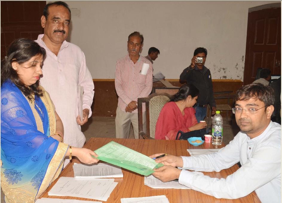 अध्यक्ष के लिए 67 और सदस्य के 304 नामांकन