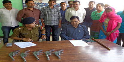 A pistol sller women caught with home made pistols