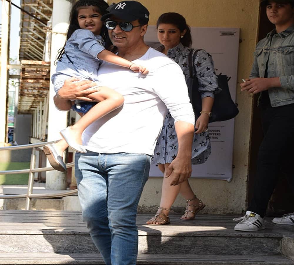 Akshay Kumar watched film Thor Ragnarok in PVR Juhu with his family