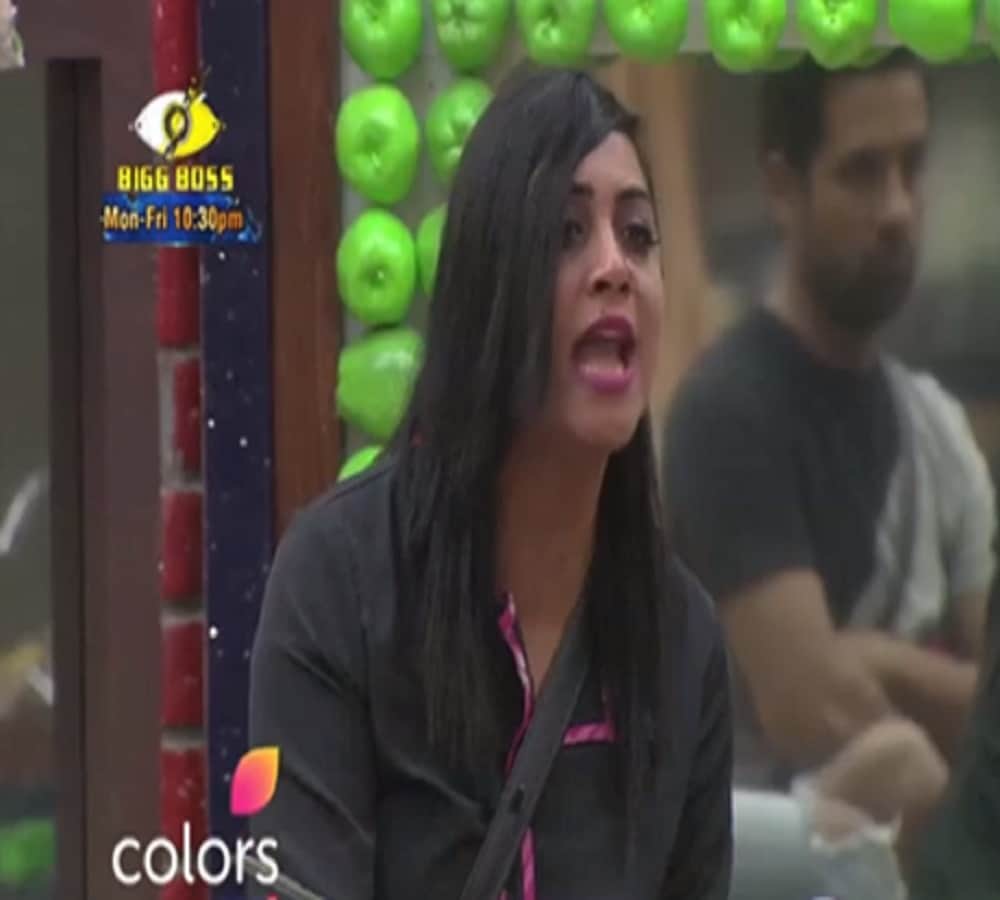 bigg boss 11 priyank sharma misbehaved with arshi khan again 
