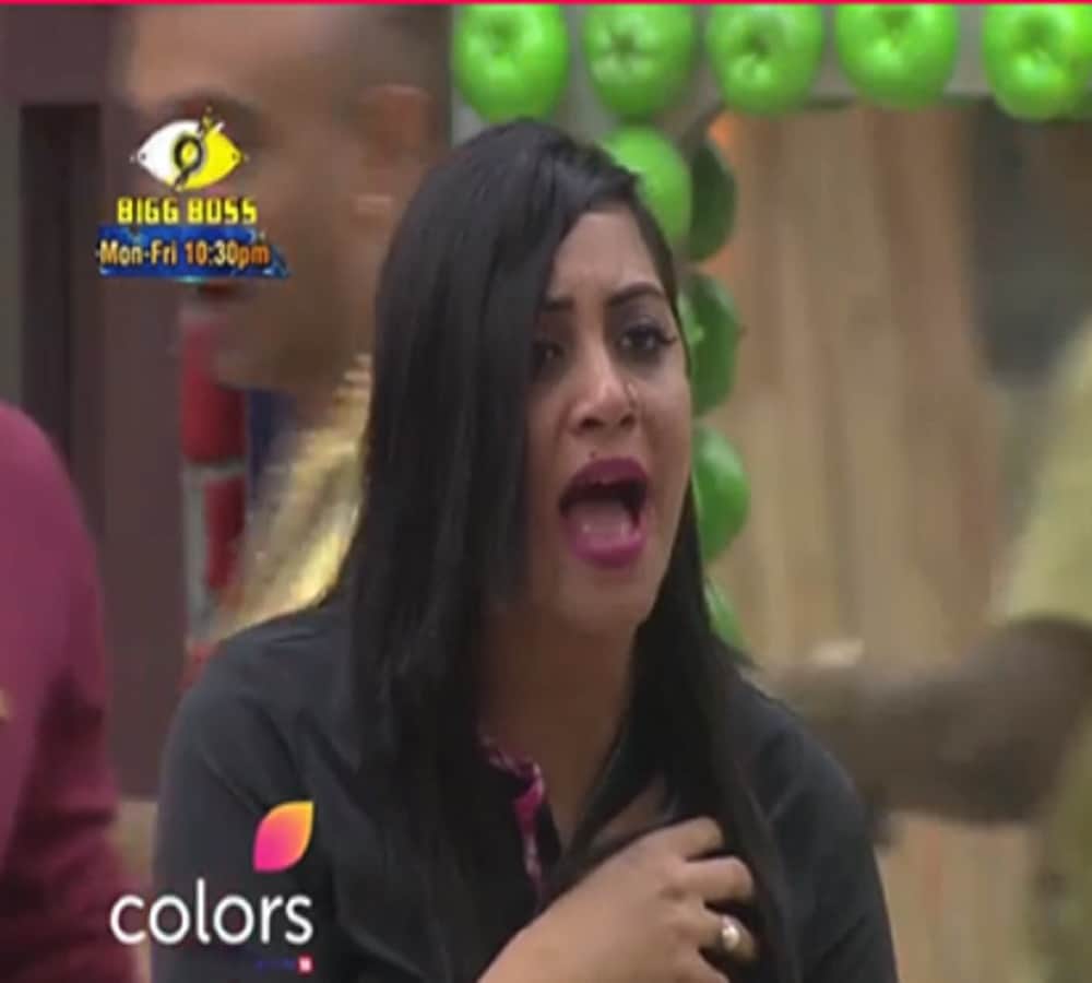 bigg boss 11 priyank sharma misbehaved with arshi khan again 