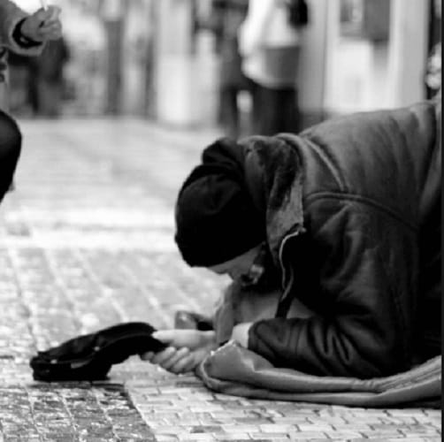  A Beggar from china earn 1 lakh per month
