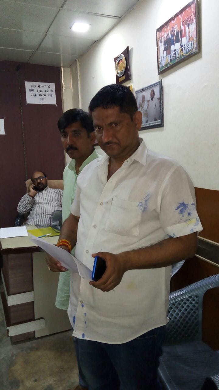 ink throne by thief on bjp mla in agra