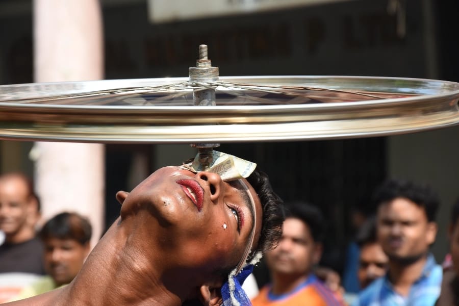 artist perform  during a nomination of a candidate for civic poll.