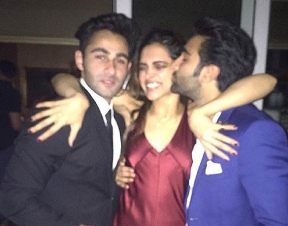 Deepika  Padukone hosted Padmavati bash for her bollywood friends 