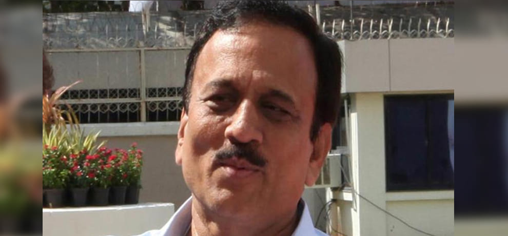 maharashtra govt minister mahajan says he would apologize for his comment against women