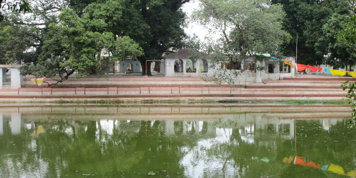 गोमती के अस्तित्व पर अतिक्रमण की चोट, ध्यान नहीं दे रहे अफसर