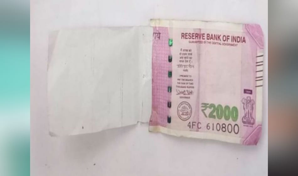 half printed note of rs two thousand came out from atm