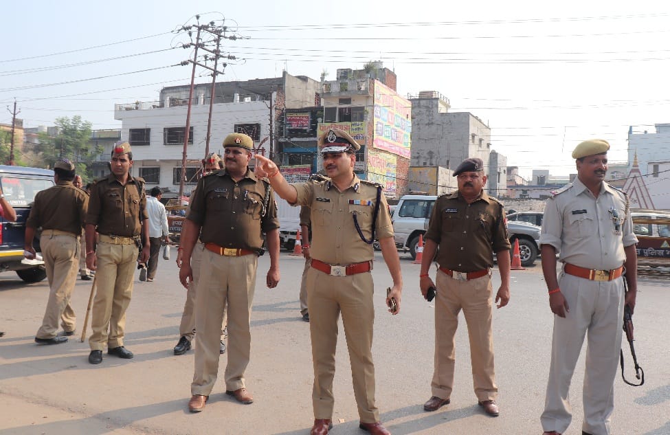 मोहद्दीपुर में पटरियों से हटाए गए अतिक्रमण