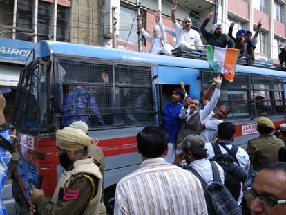 Transport is completely blocked, Congress and NC also support jammu closed