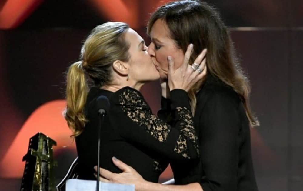 Kate Winslet and Allison Janney Kiss At Hollywood Film Awards 2017 Video Going Viral