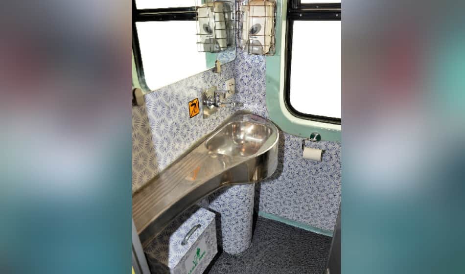 view pics of kathgodam shatabdi express train