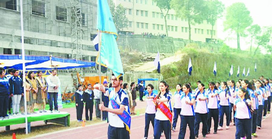 लड़कियों की 100 मीटर दौड़ में वंशिका प्रथम