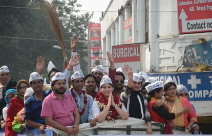 priyanka maheshwari files nomination for mayor post from aam admi party.
