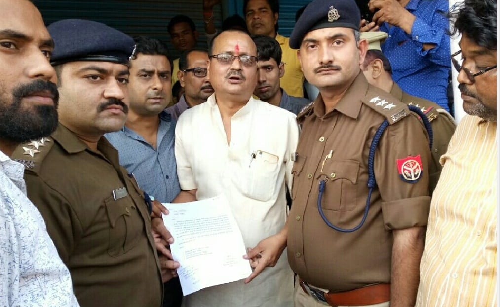 बीआरडी डॉक्टरों के खिलाफ सड़क जाम