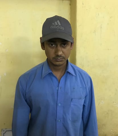 The autorickshaw driver turns out to be a vicious thief